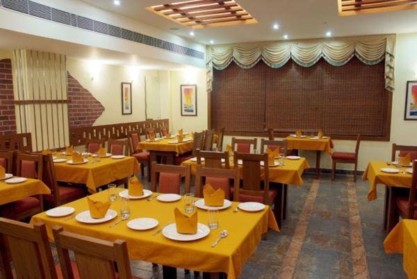 P R Pride Inn Pondicherry Ngoại thất bức ảnh
